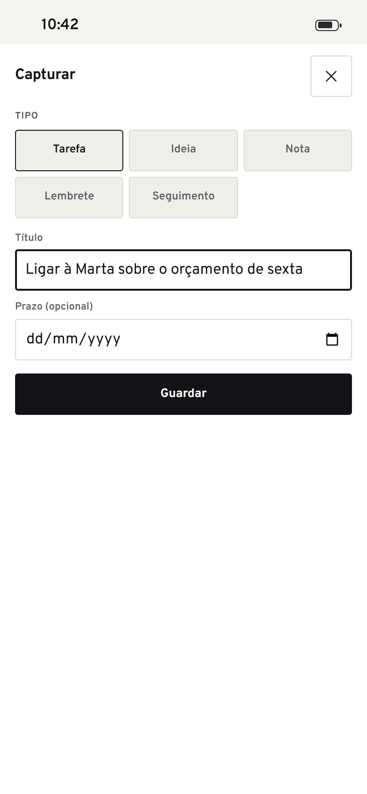 Folha Capturar no iPhone, com o título «Ligar à Marta sobre o orçamento de sexta» e o tipo Tarefa escolhido.