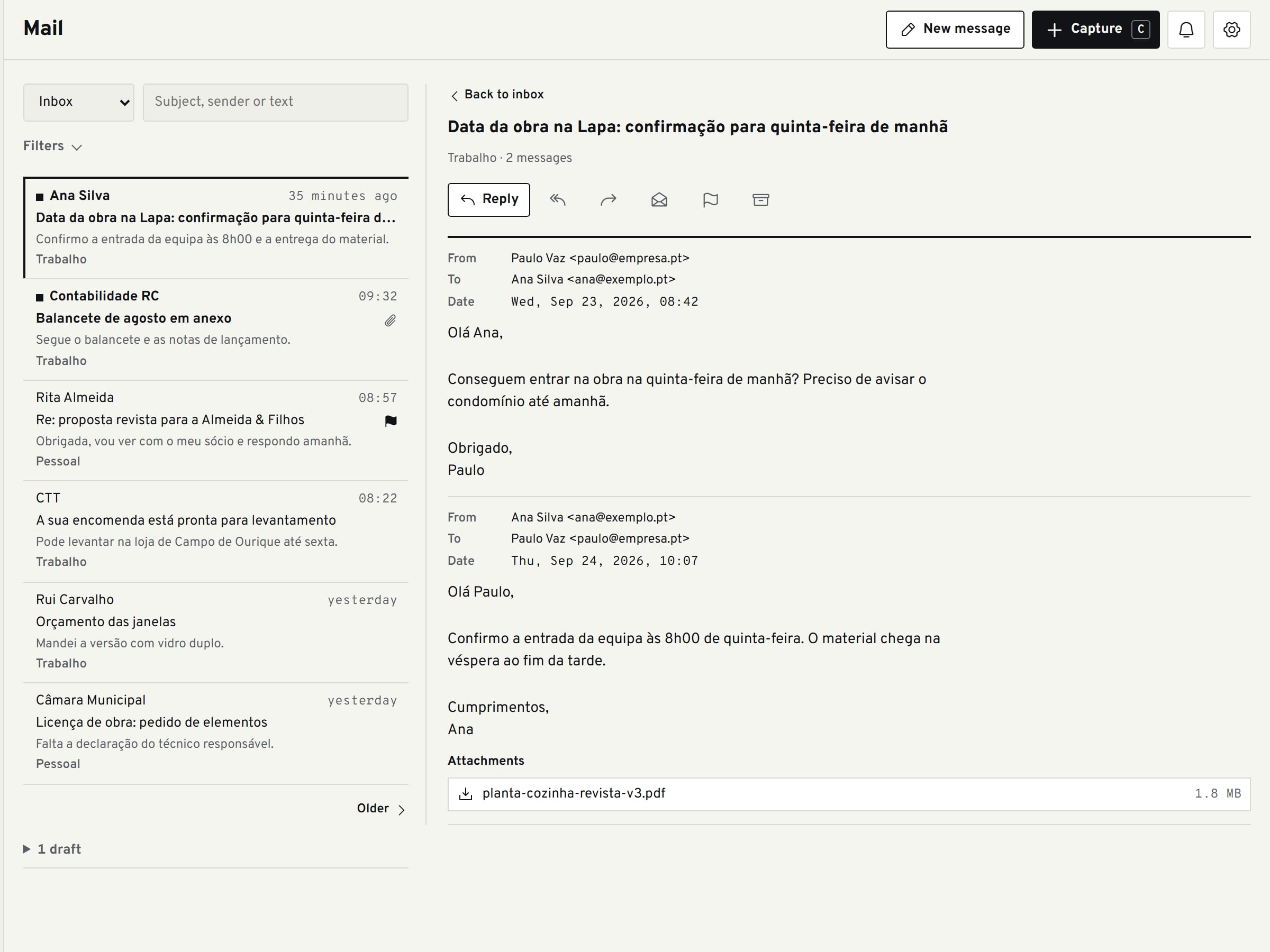 Mail with the inbox on the left and, on the right, a conversation about the site date, with a PDF attached and the Reply button.