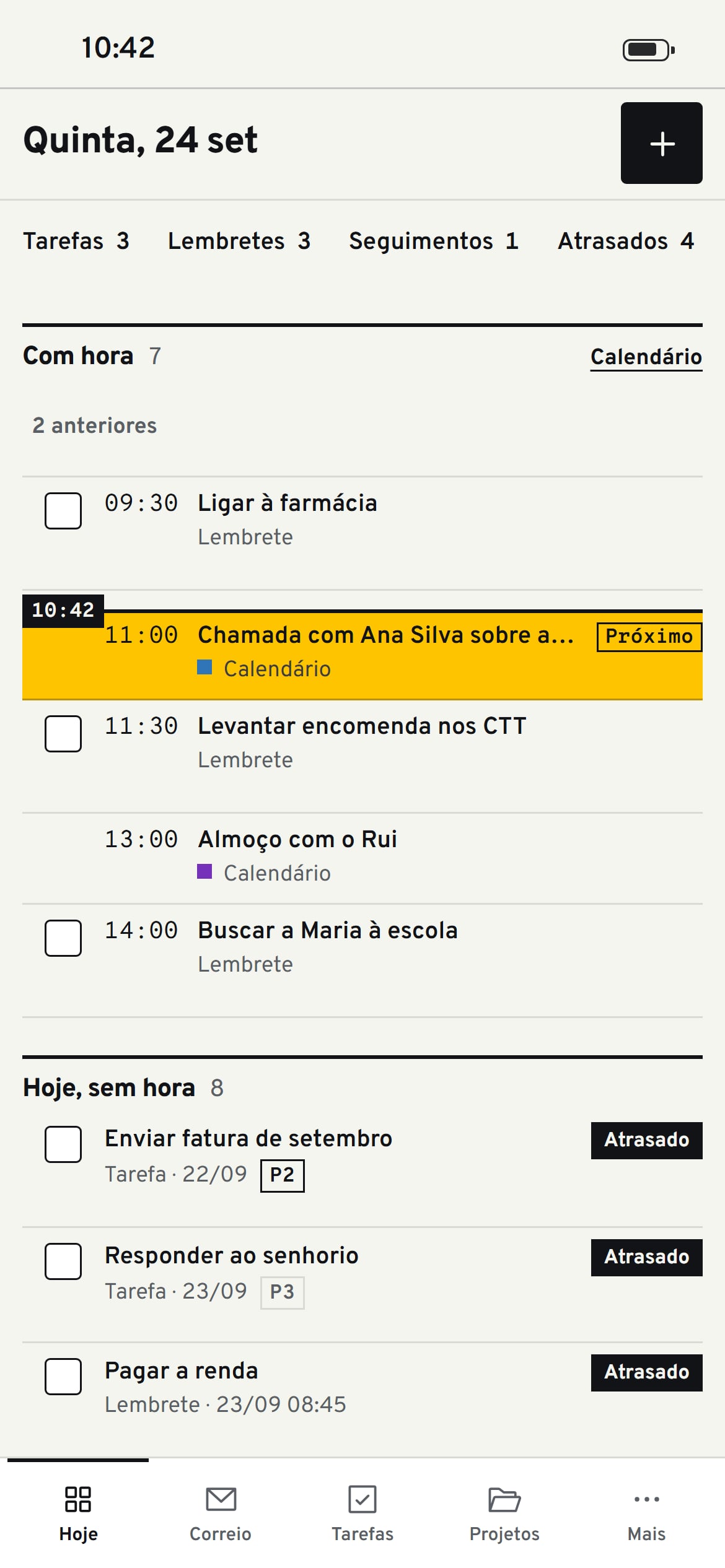 Vista Hoje no iPhone: a linha de agora às 10:42, a chamada das 11:00 como próximo item e a barra de separadores em baixo.